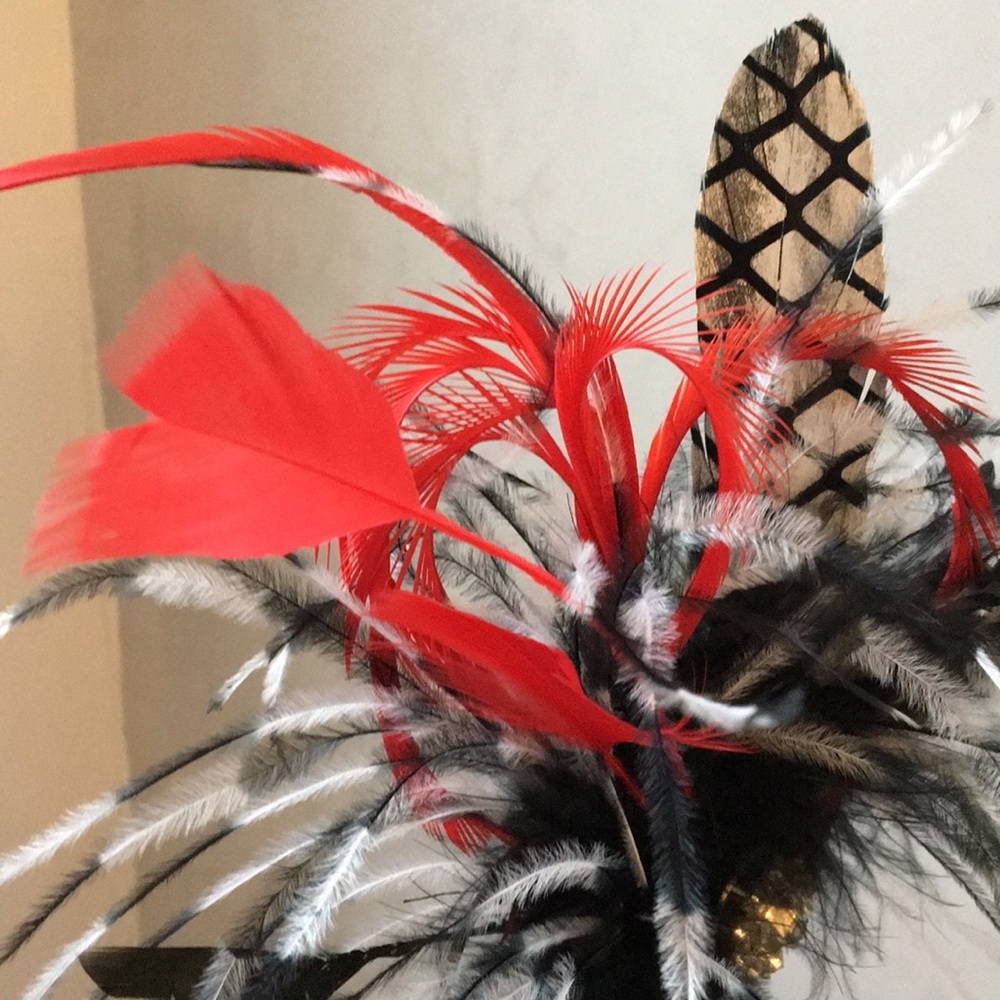 Fascinator-dramatic movement of ostrich feathers! - Picture 5 of 7